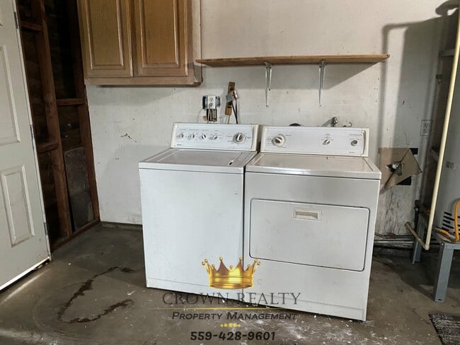 Building Photo - 1129 W Tulare Ave