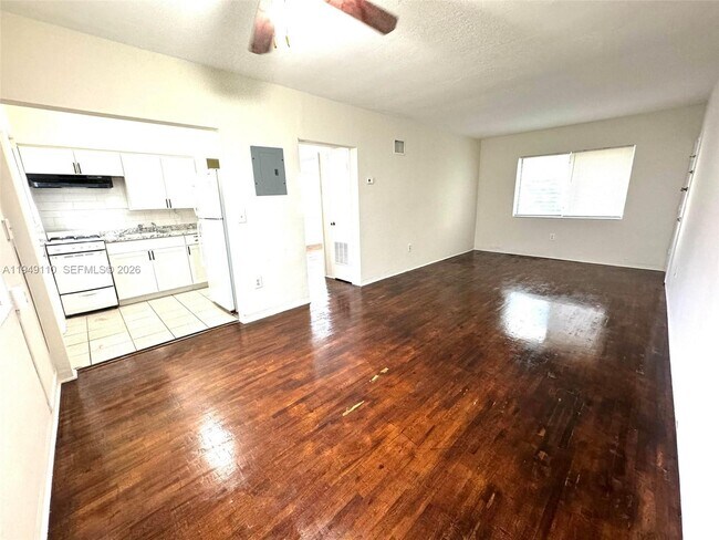 Building Photo - 433 Santander Ave