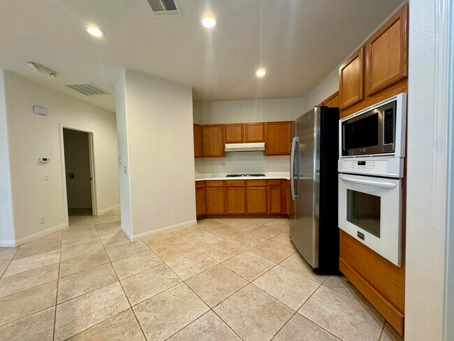 Building Photo - 74088 Daisy Ln