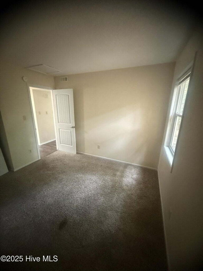 Building Photo - 137 Twinwood Dr
