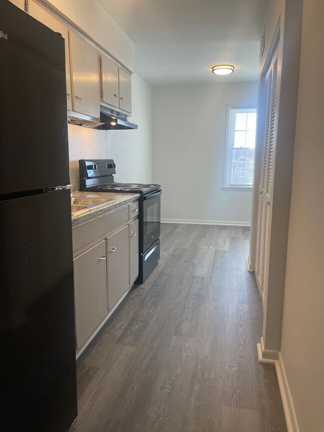 Building Photo - 6491 Carefree Ln