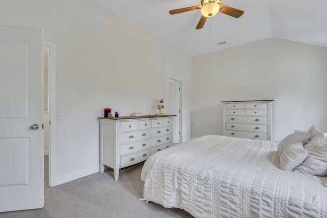 Building Photo - AVAILABLE NOVEMBER (PET FRIENDLY)