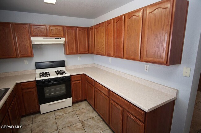 Building Photo - 3400 Blue Earth Ln