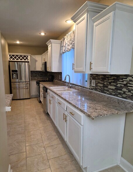 Primary Photo - 265 New York Ave