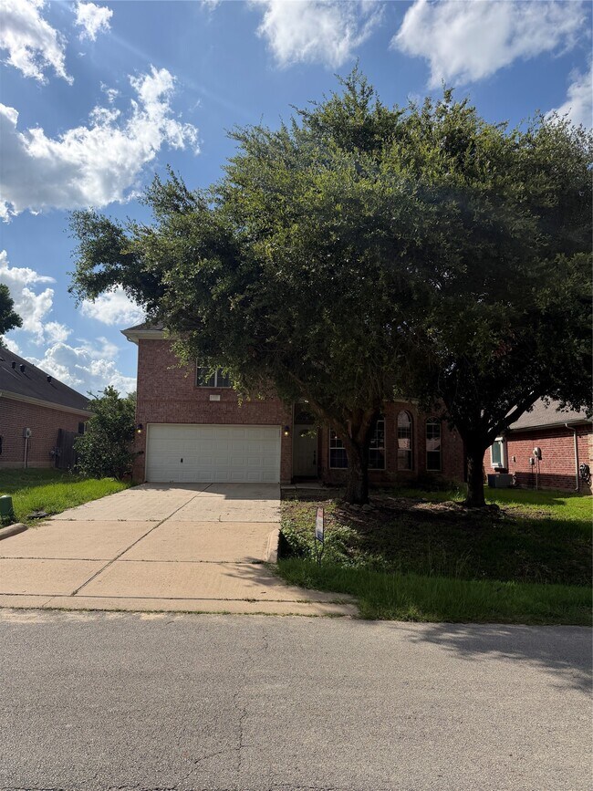 Building Photo - 9210 Hidden Lake E Dr