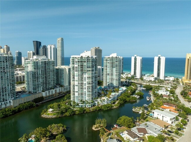Building Photo - 16500 Collins Ave