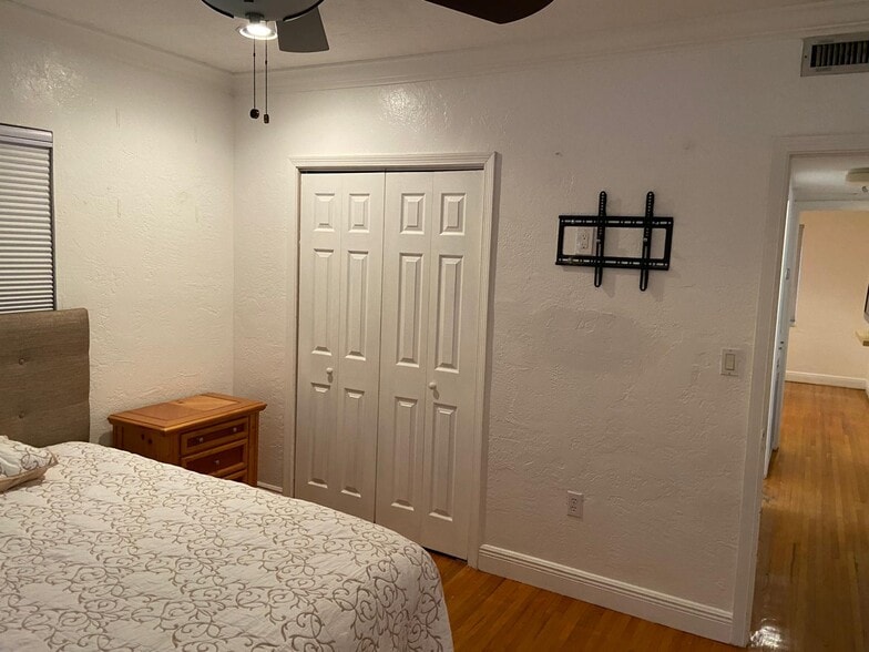 Building Photo - 3725 SW 60th Ct