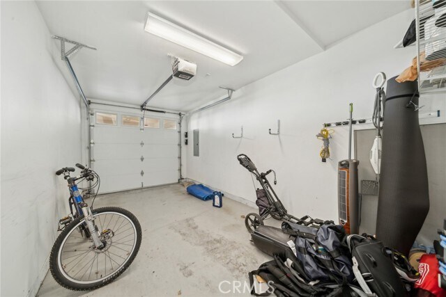 Building Photo - 417 Poinsettia Ave