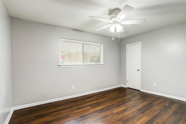 Building Photo - 5710 De Lange Ln
