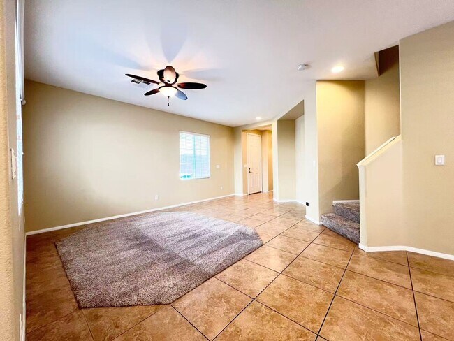 Building Photo - Welcome to this well-maintained 3-bedroom, 2.5-bath home