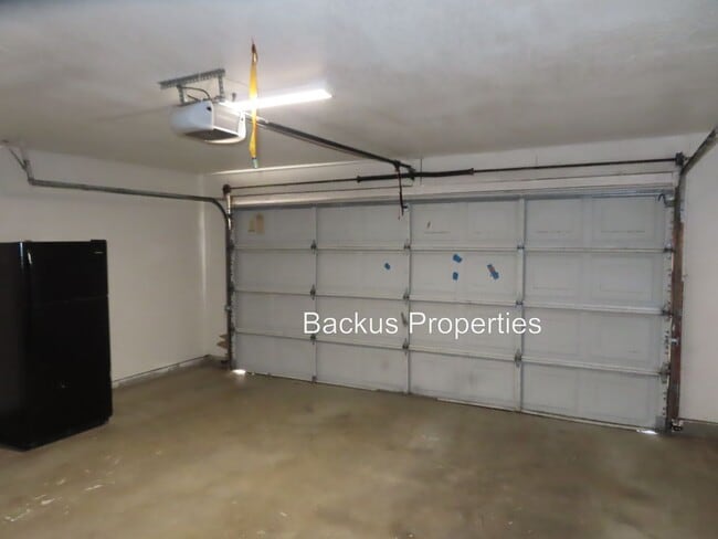 Building Photo - Newly renovated three bedroom duplex in Soledad