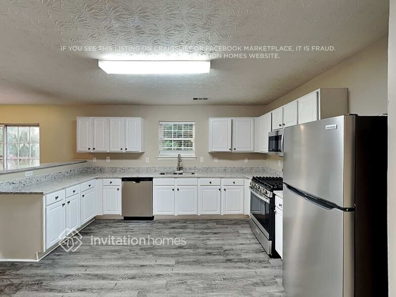 Building Photo - 1480 Redberry Cir