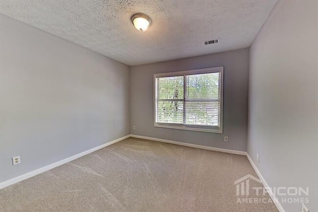 Building Photo - 910 Hounds Ridge Ct