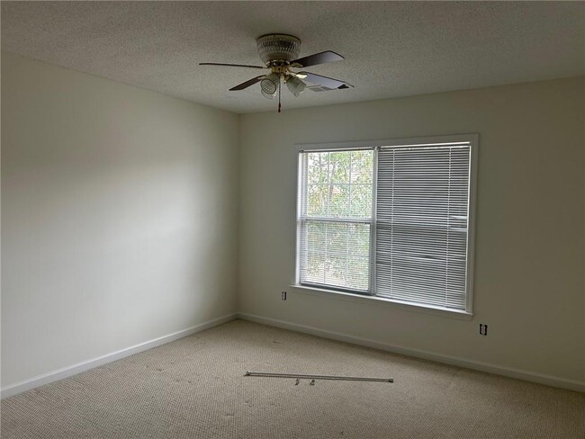 Building Photo - 3491 Chastain Glen Ln NE