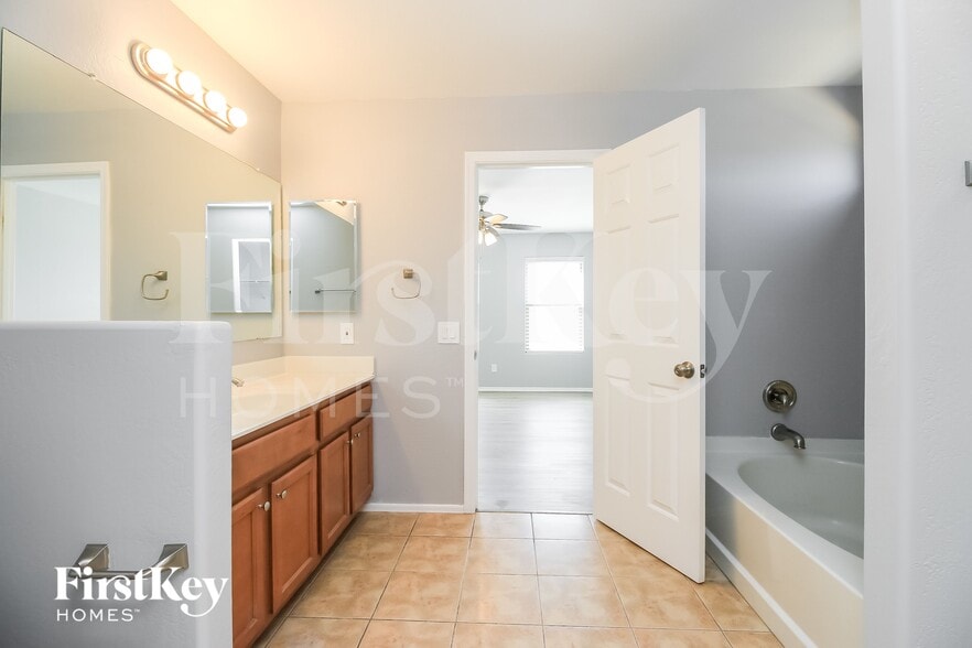 Building Photo - 40608 N High Meadows Dr