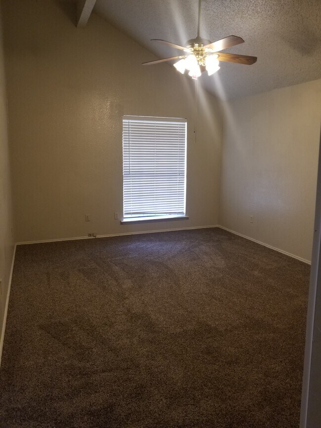 Building Photo - 1431 Windmill Ln