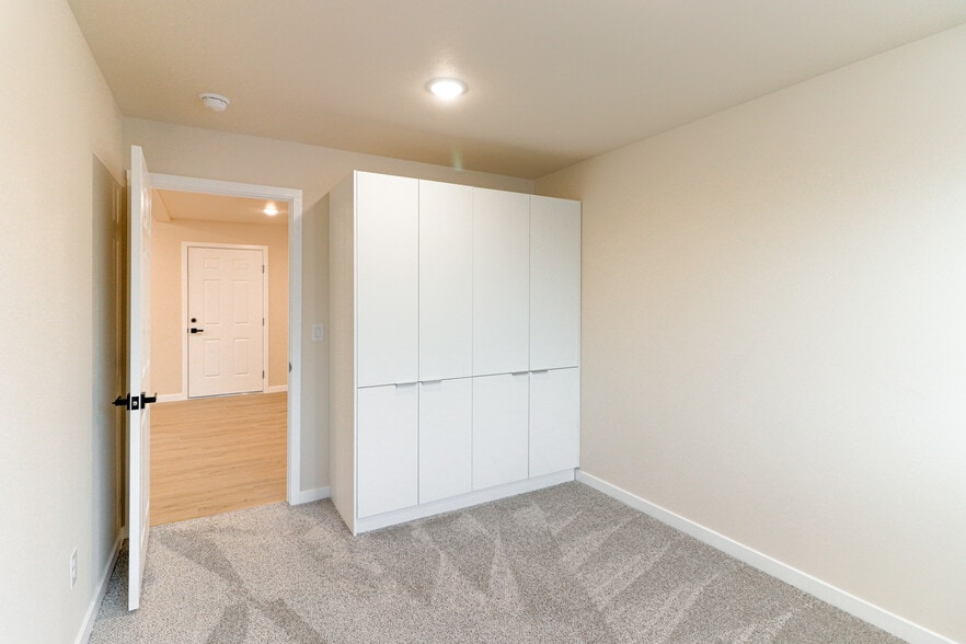 Building Photo - 8202 Mentra St