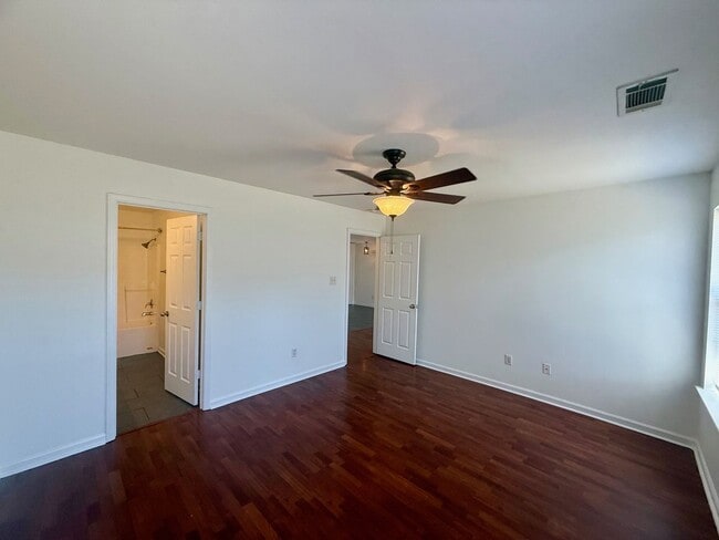 Building Photo - 13706 Apple Glen Cove
