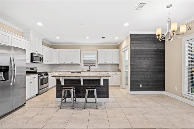 Building Photo - 7817 Hemlock St