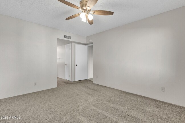 Building Photo - 4444 E Paradise Village Pkwy N
