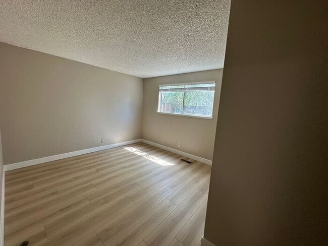 Building Photo - 3230 Wilma Dr