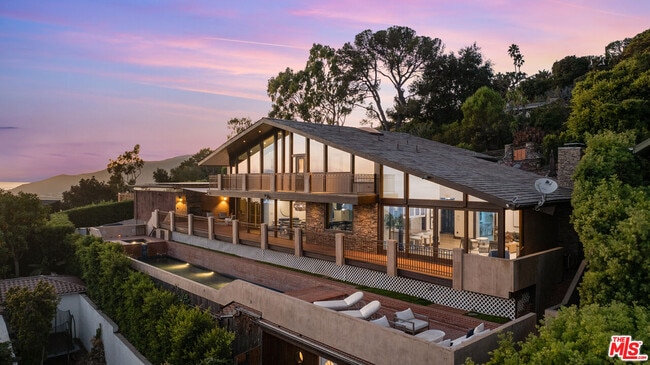 Building Photo - 620 Resolano Dr