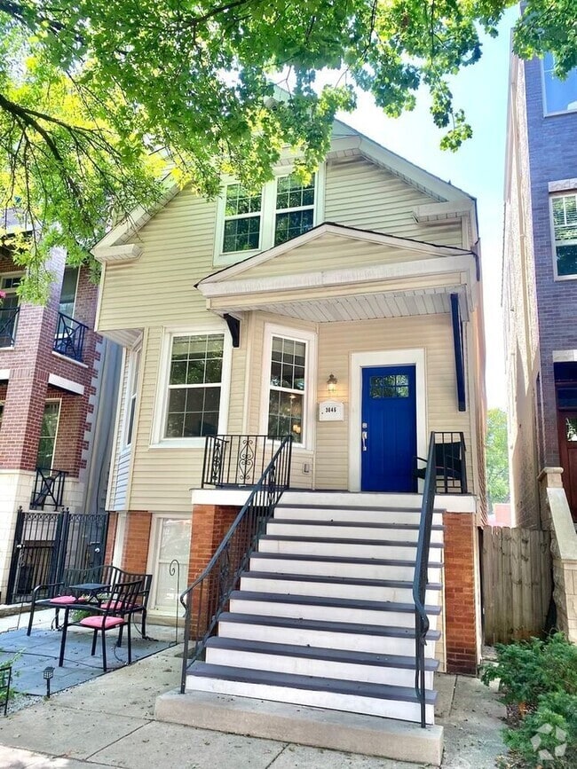 Building Photo - 3646 N Damen Ave
