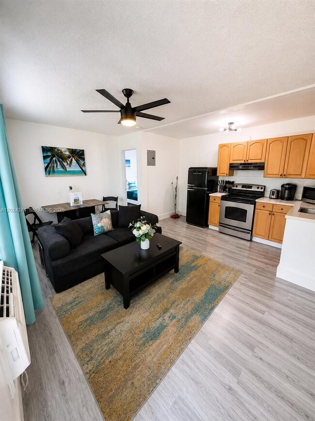 Building Photo - 3210 Canal Dr