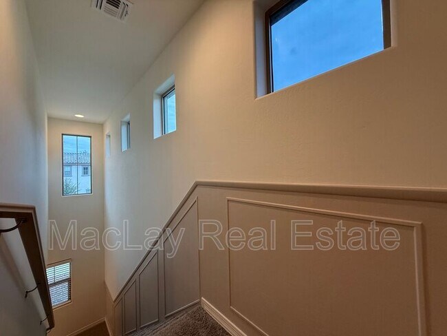 Building Photo - 1708 S 83rd Way