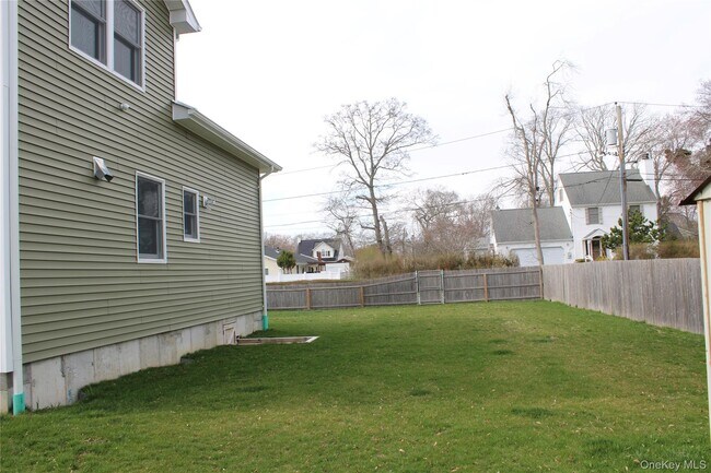 Building Photo - 2 Lafayette Dr