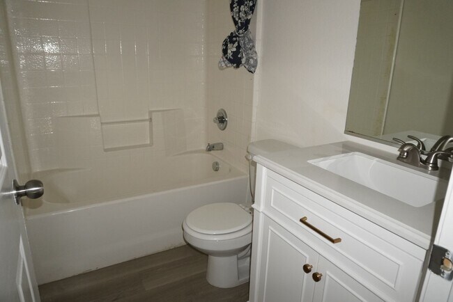 Building Photo - 4 Bedroom Home in Henderson NV!