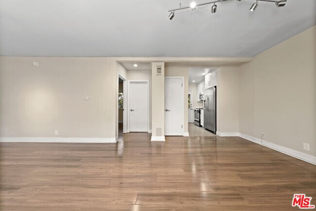 Building Photo - 8555 Sherwood Dr