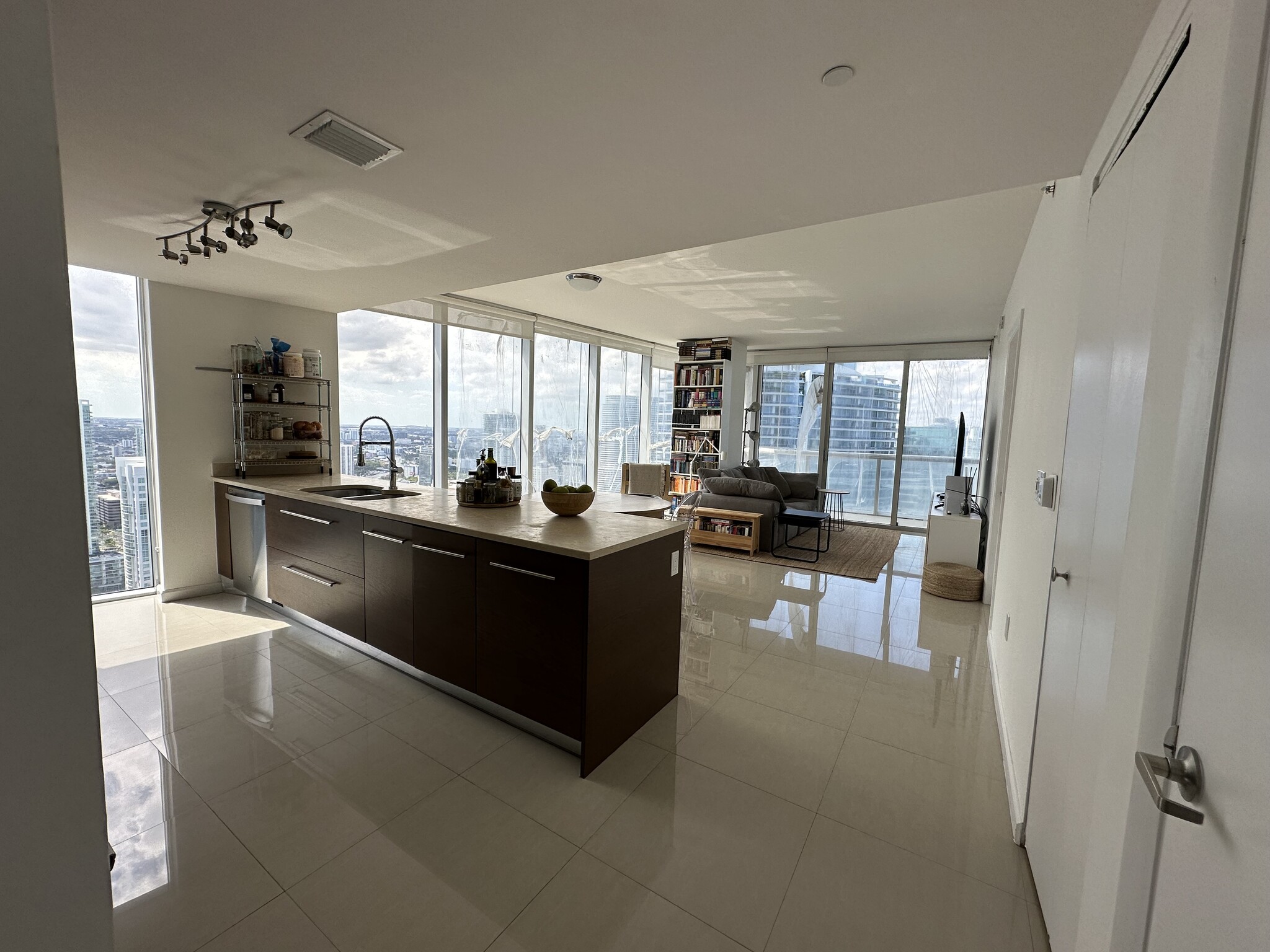 Building Photo - 475 Brickell Ave