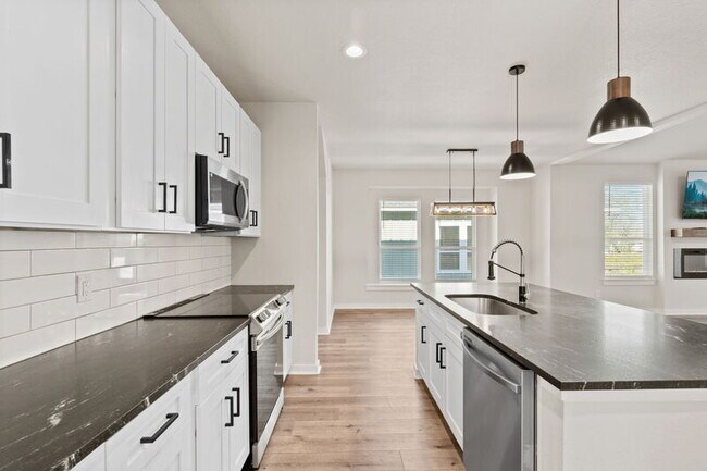 Building Photo - 853 Cypress Ln