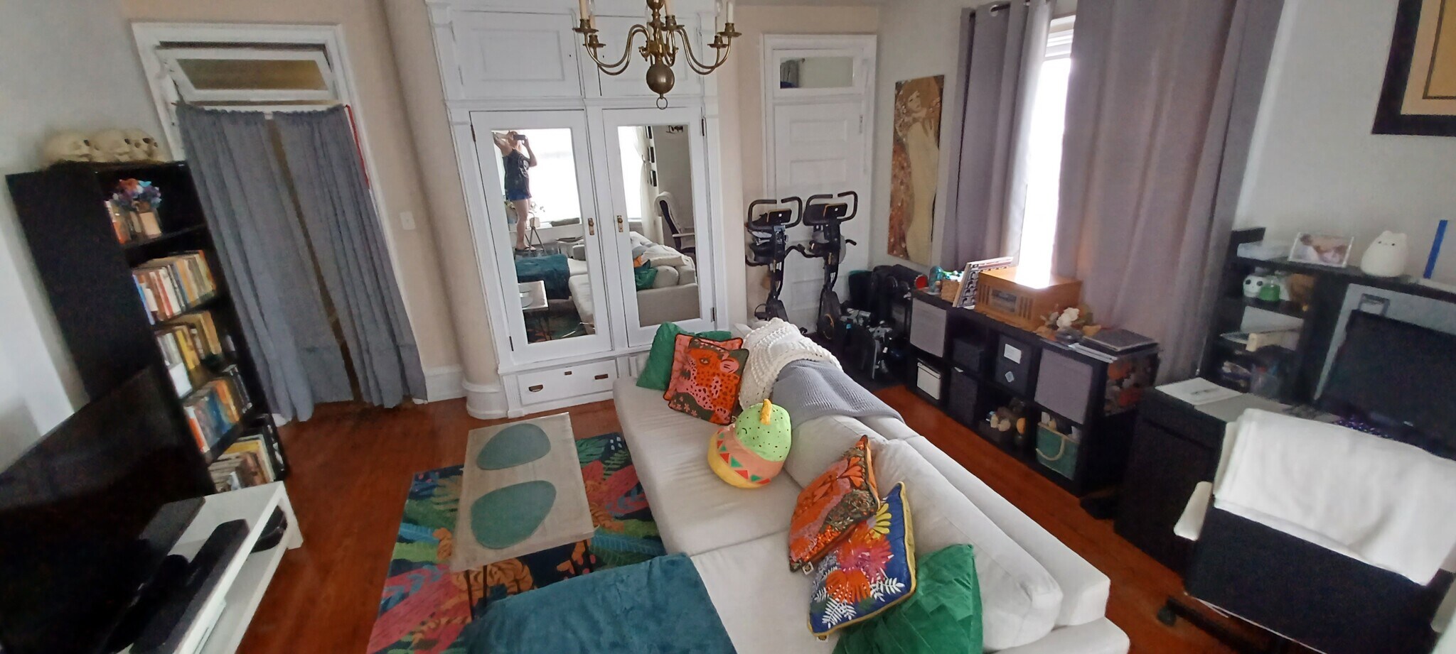 living room furnished - 1720 Memorial Ave