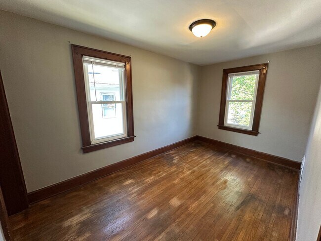 Building Photo - S Washington Ave 1041-1043 MLR