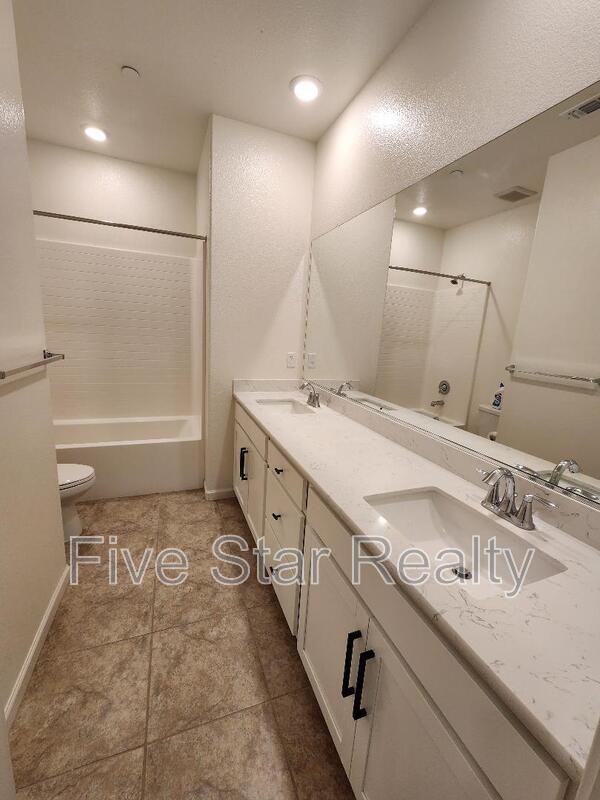 Building Photo - 1123 Ballantine Wy