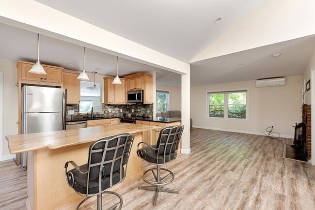 Building Photo - 120 Goulding St