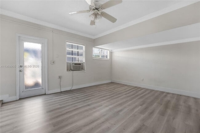 Building Photo - 215 Entrada Dr