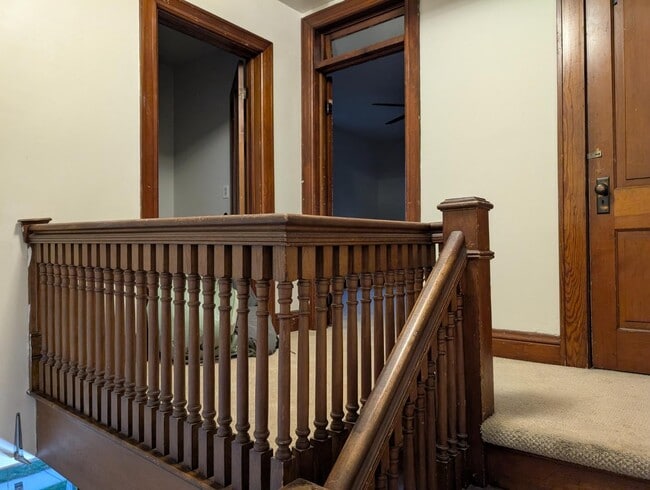 Building Photo - 206 Oak St