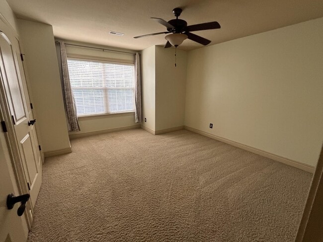 Building Photo - 2606 Stratford Chase Cir