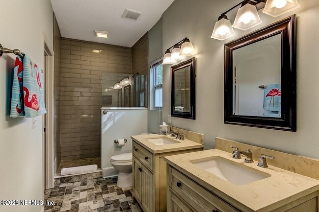 Building Photo - 1117 Cedar St