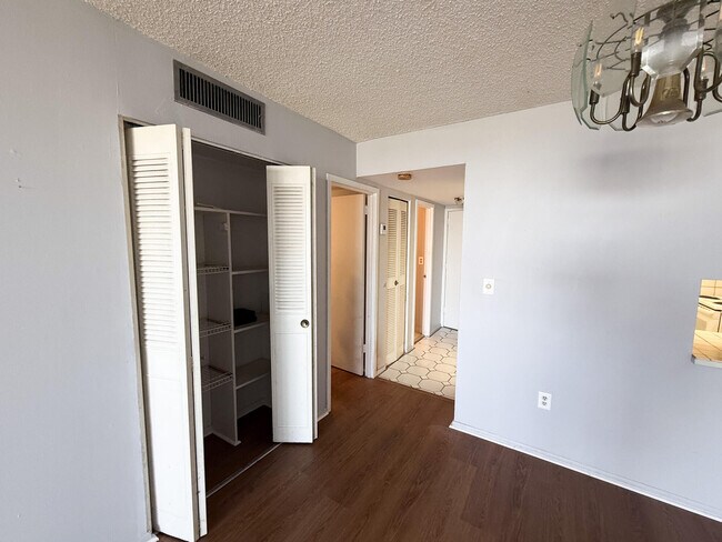 Building Photo - 13155 Ixora Ct