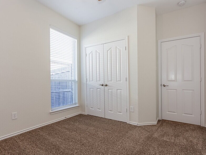 Building Photo - 3804 Wellsburg Way