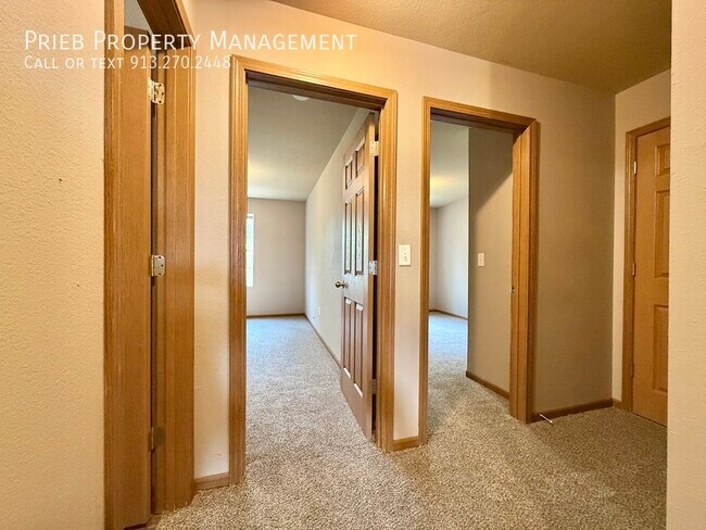 Building Photo - 870 S Woodson Ct