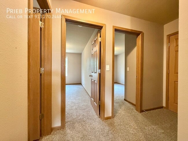 Building Photo - 878 S Woodson Ct