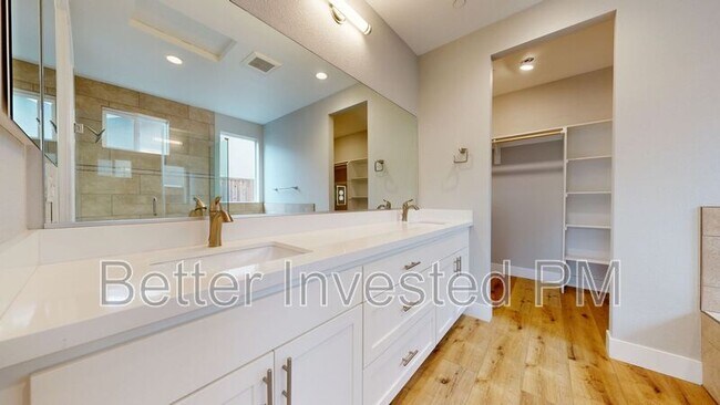 Building Photo - 1807 Palisades Dr