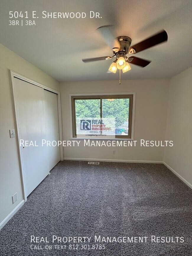 Building Photo - 5041 E Sherwood Dr