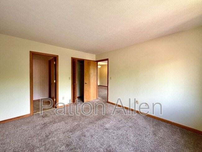 Building Photo - 530 Courtwood Ln
