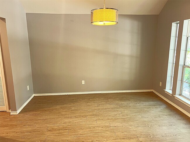 Building Photo - 12727 Cooper Breaks Dr